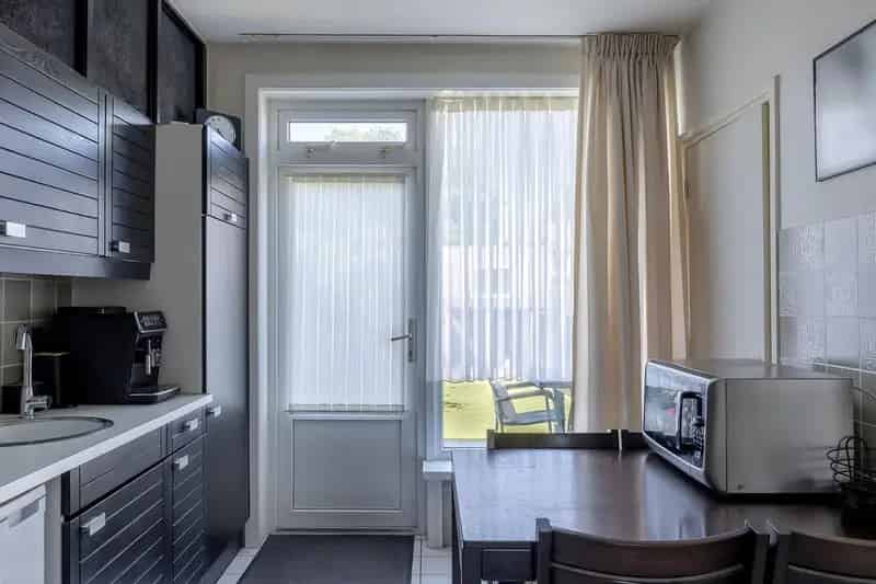 Ruime 4-Slaapkamer Tussenwoning met Tuin te Koop