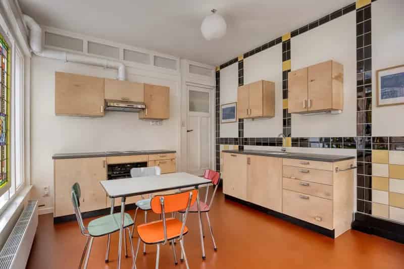 Sfeervolle Benedenwoning met Glas-in-lood en Originele Details