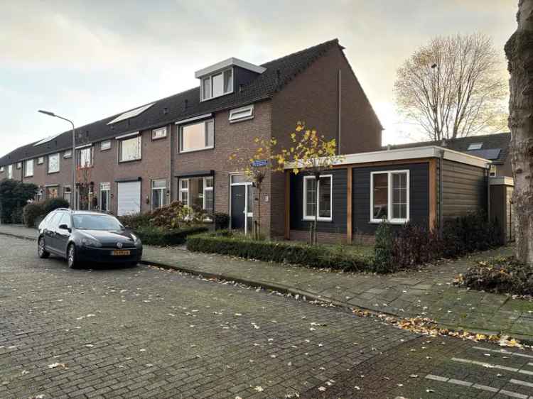 Royale Hoekwoning nabij Zuidpolder met 4 slaapkamers en garage