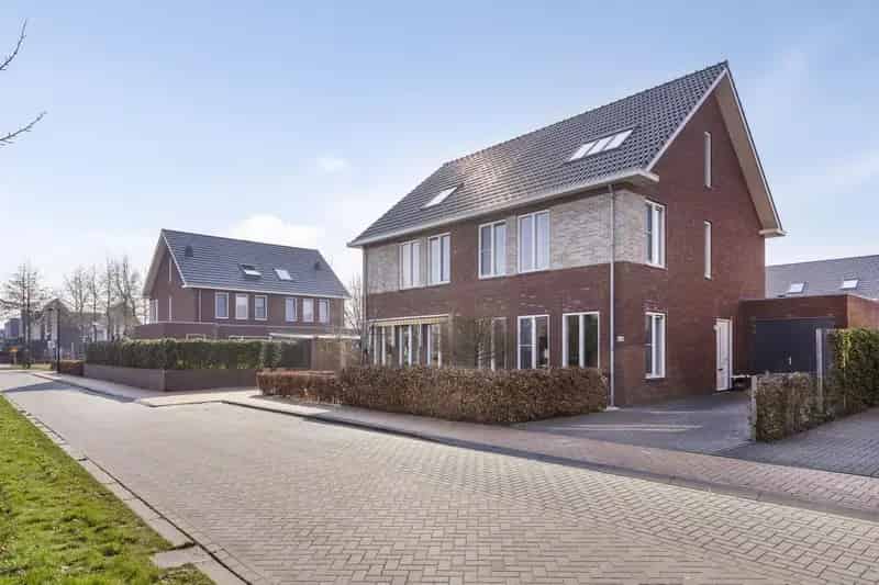 Royale Halfvrijstaande Woning Heerenveen 4 Slaapkamers Zonnepanelen