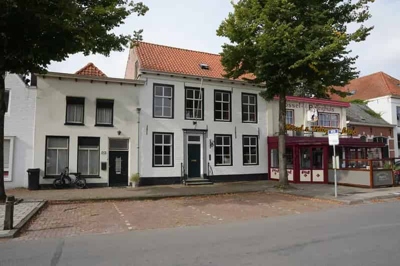 Herenhuis Aardenburg 4 slaapkamers garage tuin Rijksmonument