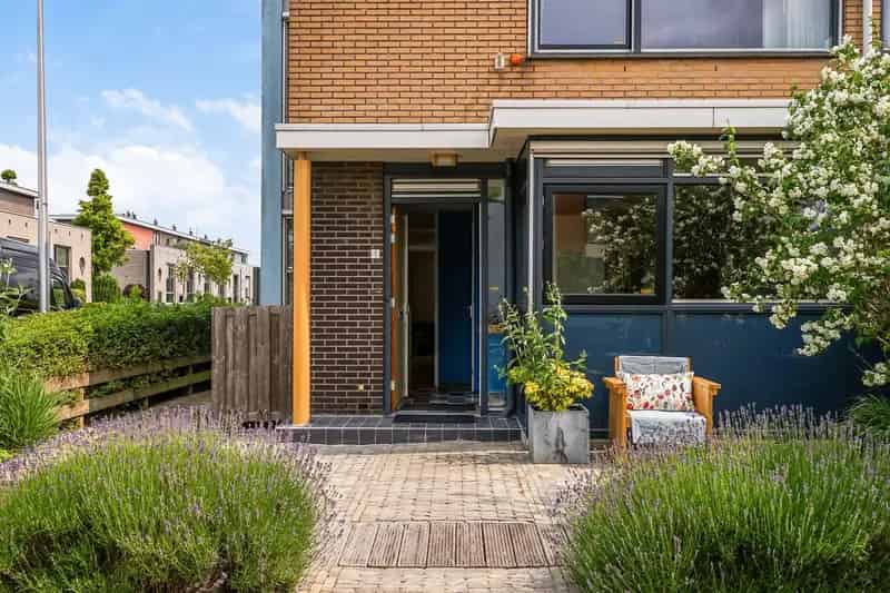 Hoekwoning Naaldwijk 4 slaapkamers Dakterras Zonnige tuin