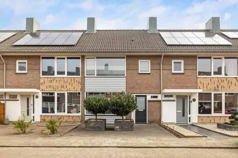 Gezinswoning Deurne 4 slaapkamers 100m2 tuin berging