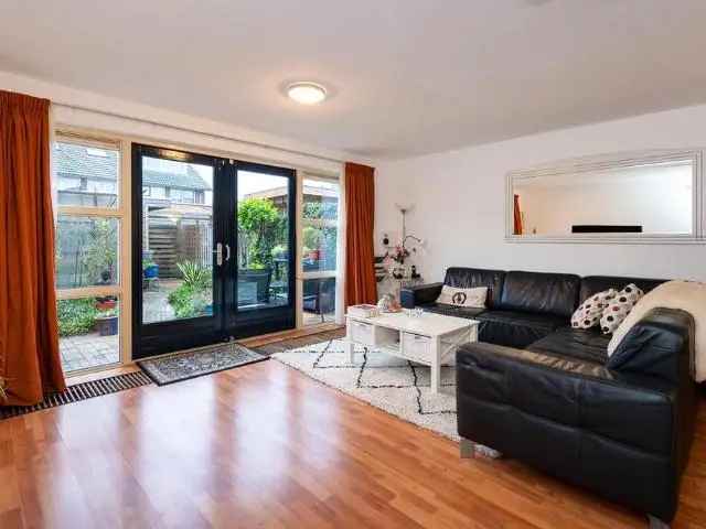 Te Huur: Ruime Familiewoning in Almere Literatuurwijk