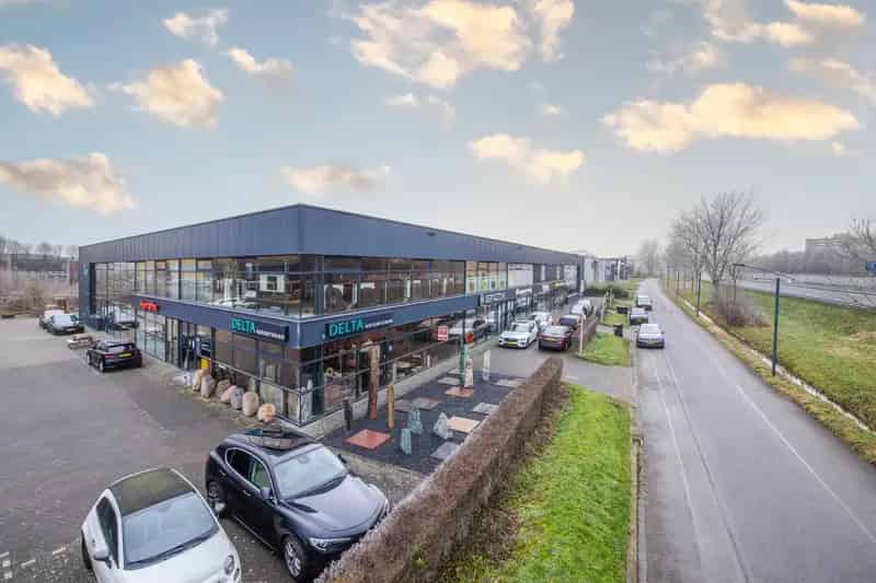 Bedrijfshal te koop Velp 232m2 7 parkeerplaatsen A348
