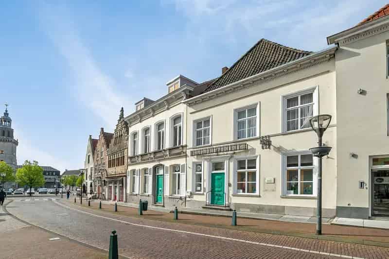 Rijksmonument Kantoorpand Hulst  Appartement Parkeergelegenheid