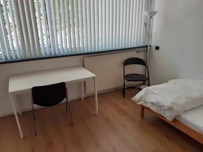 Mooie kamer 13m2 te huur 2e etage