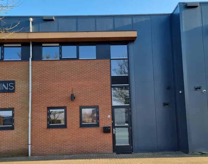 Bedrijfshal te Huur Zutphen 130m2 Moderne Ruimte Diverse Voorzieningen