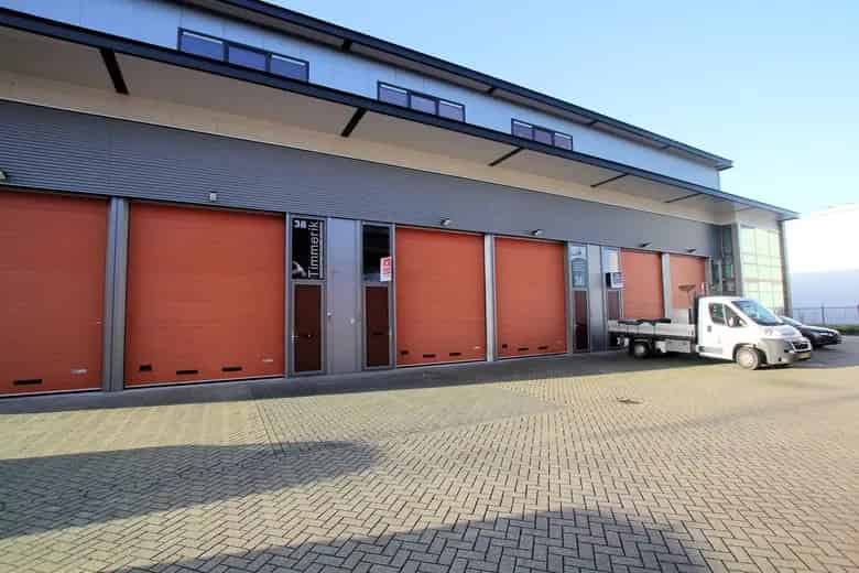 Bedrijfsruimte 60m2 te huur Zwijndrecht - Kantoor Entresol Opslag
