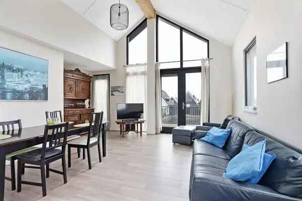 Dijkvilla Stavoren: Luxe Wonen aan het IJsselmeer