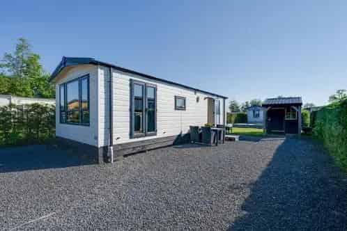 Ruim Chalet te Huur aan het Water 2 slaapkamers