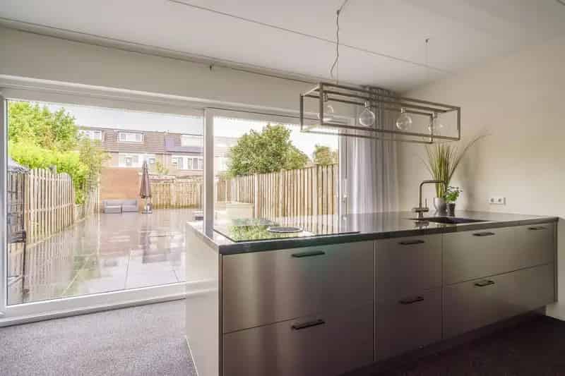 Huis te koop Almere Haven: 5-kamer woning met luxe keuken en royale tuin