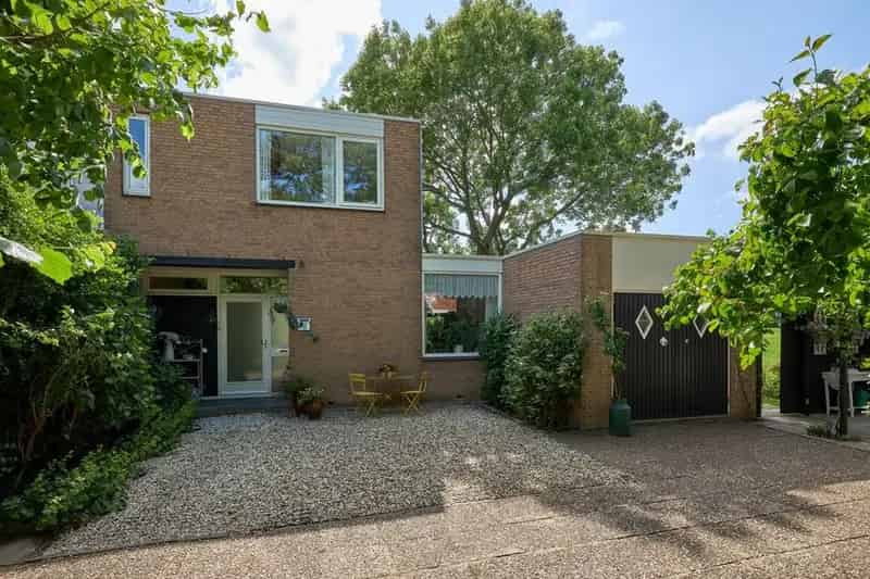 Huis Te Koop , 69, A.G.M. van der Hoevenstraat, Ter Aar, Zuid-Holland