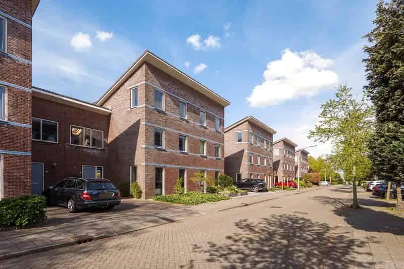 Twee Onder Een Kap Woning 5 Slaapkamers Grote Tuin Emerald