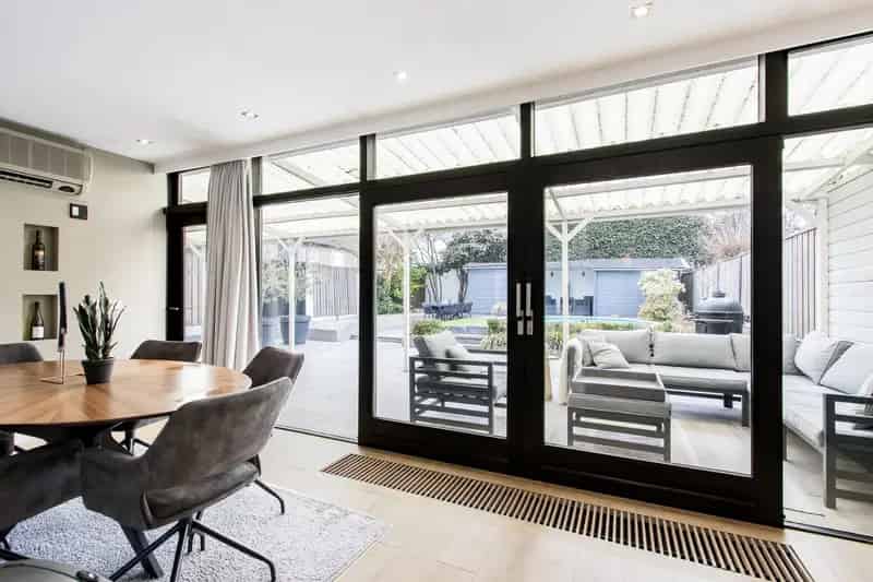 Tweekapper Empel  Garage Zwembad  Zonnepanelen