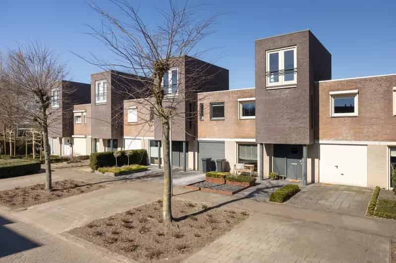 Ruime geschakelde woning met 4 slaapkamers te koop