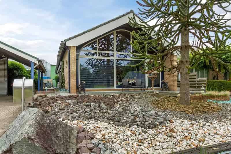Bedrijfswoning Nieuwleusen 3 slaapkamers grote tuin