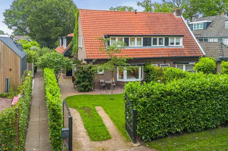 Huis te koop Laren NH 4 slaapkamers moderne keuken tuin 171m2