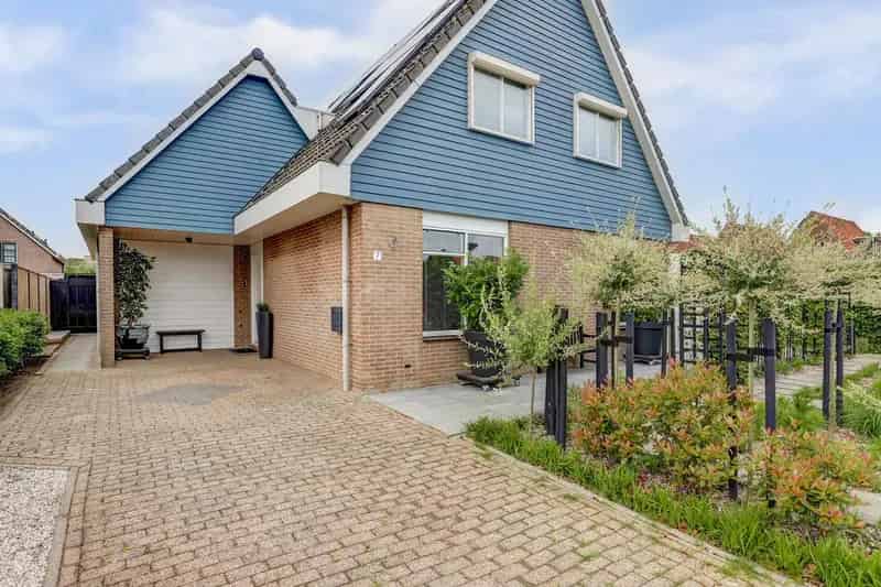 Ruime Vrijstaande Woning 9 Kamers Krabbendijke