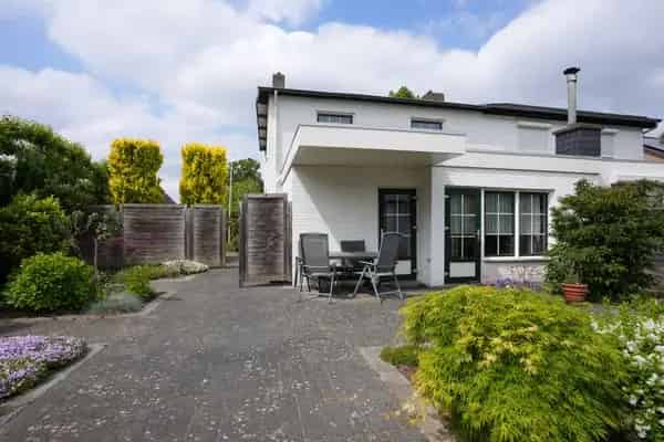 Ruime woning 4 slaapkamers garage tuin te moderniseren