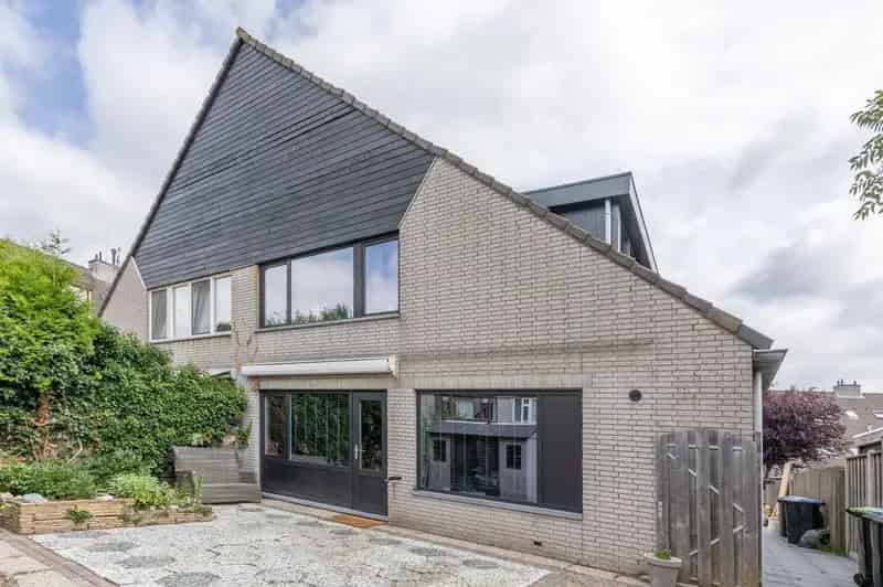 Huis te koop Spijkenisse 4 slaapkamers tuin zuidwesten