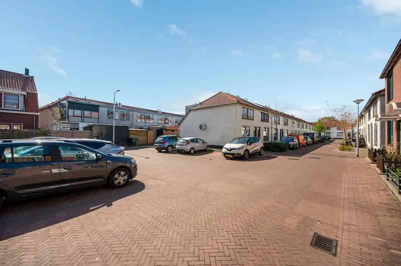 Gemoderniseerde Hoekwoning 3 Slaapkamers Nabij Centrum