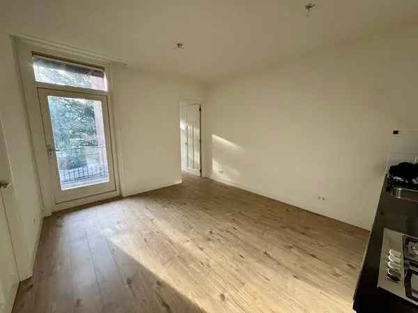 3 Kamer Appartement Amsteldijk 48m2 Gerenoveerd