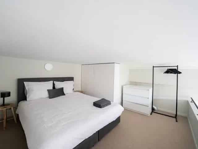 Nijmegen Loft: Unieke Begane Grond Loft met Moderne Keuken en Ensuite Badkamer