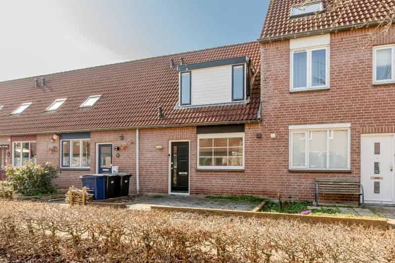 Huis te koop Almere Waterwijk: Moderne woning met tuin