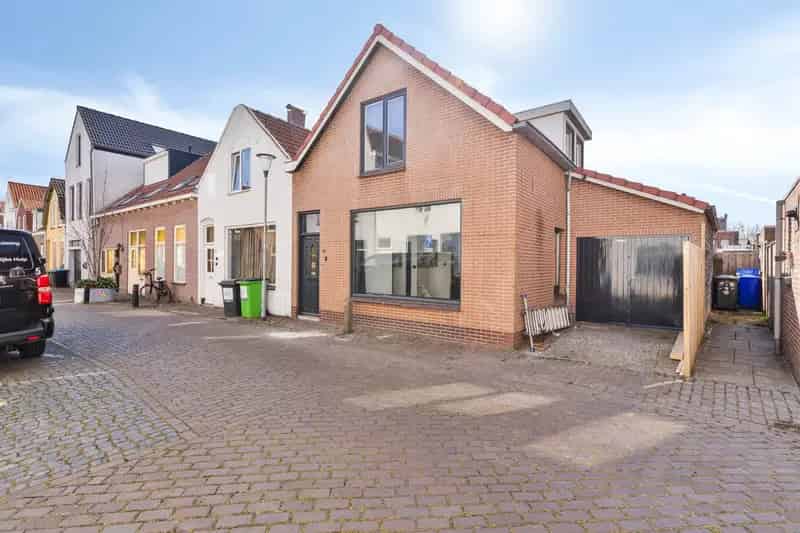 Half vrijstaande woning Terneuzen  Ruime garage en tuin