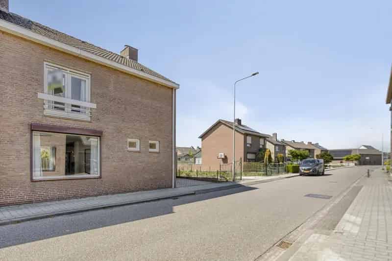 Halfvrijstaande woning Eijsden 4 slaapkamers garage tuin