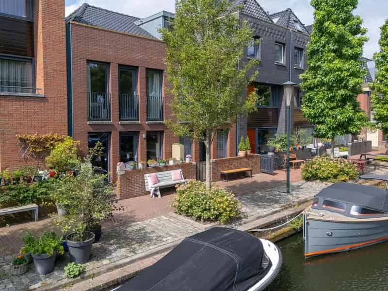 Grachtenwoning te koop in de binnenstad