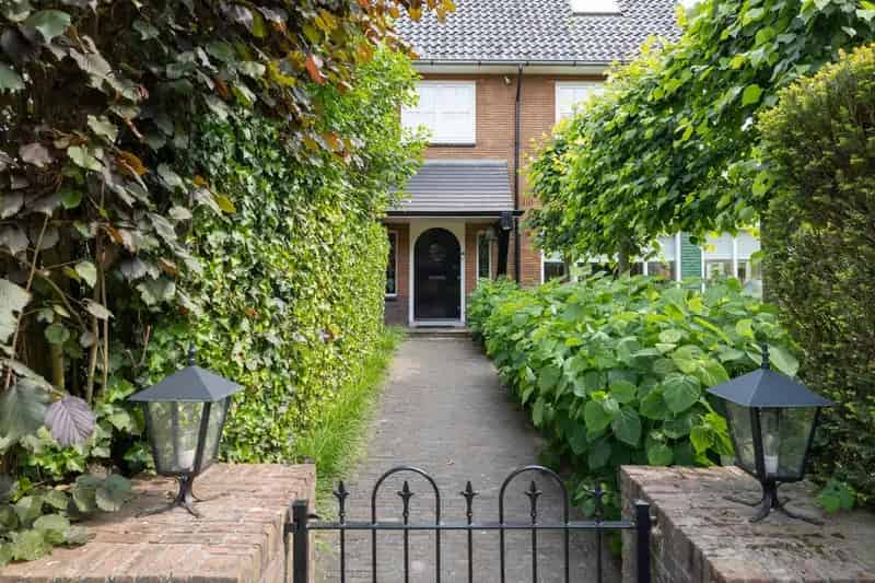 Huis te koop Naarden: 5 Slaapkamers, 2 Badkamers, Componistenkwartier