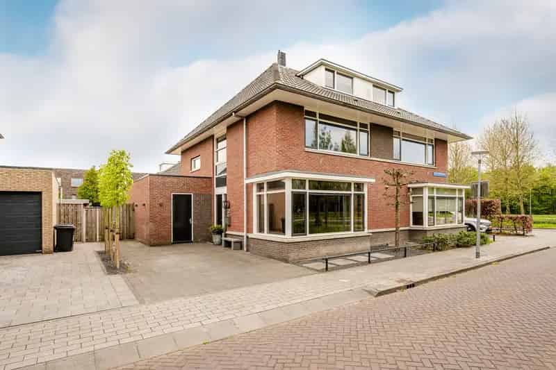 Huis te koop Almere: Ruime 2-onder-1-kapwoning 4 slaapkamers Energielabel A