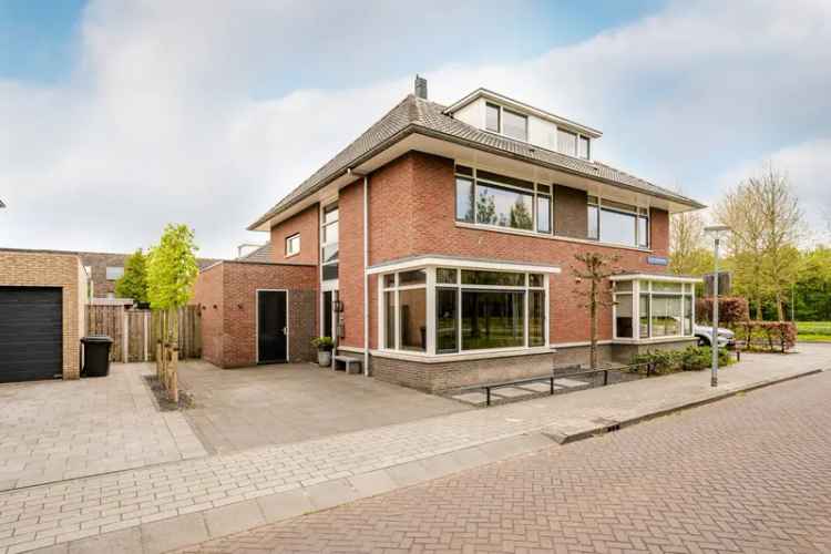 Huis te koop Almere: Ruime 2-onder-1-kapwoning 4 slaapkamers Energielabel A