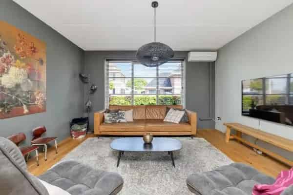 Ruime Tussenwoning Zuid-Beijerland - Instapklaar