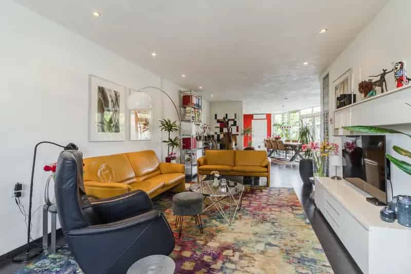 Ruime 2-onder-1-kapwoning met studio en 5 slaapkamers te koop