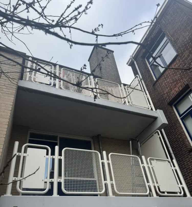 Woning met 2 Balkons en Schuur