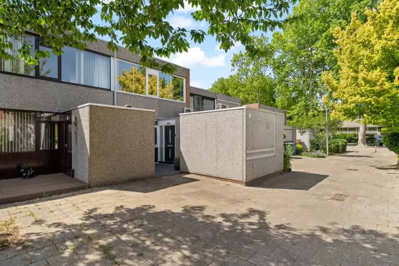 Autovrij wonen Rotterdam: 4-kamerwoning met tuin en parkeerplaats