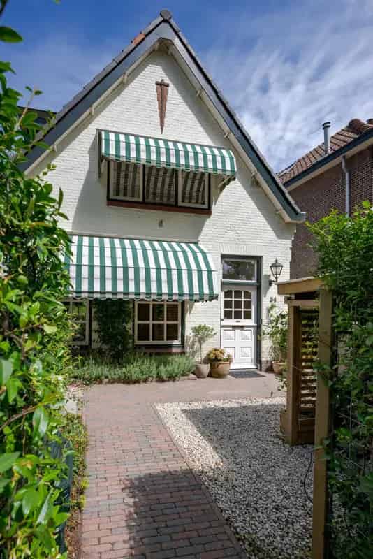 Vrijstaande woning Voorschoten 5 kamers gerenoveerd