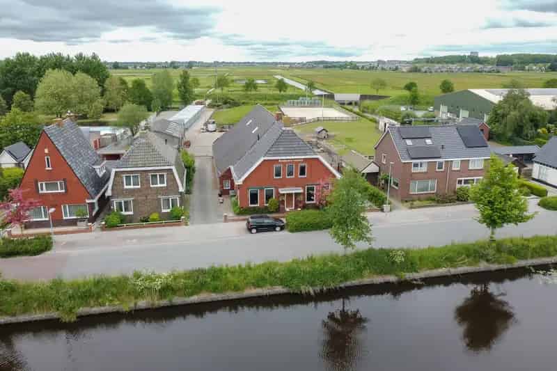Bedrijfshal Groningen - Ruime woonboerderij met bedrijfshal te koop