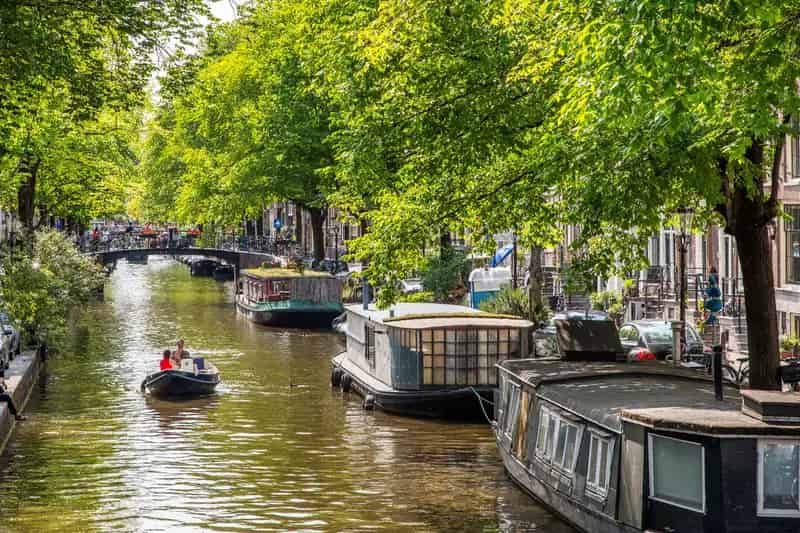 Jordaan Appartement te Koop: Licht, Ruim en Stijlvol Gerenoveerd