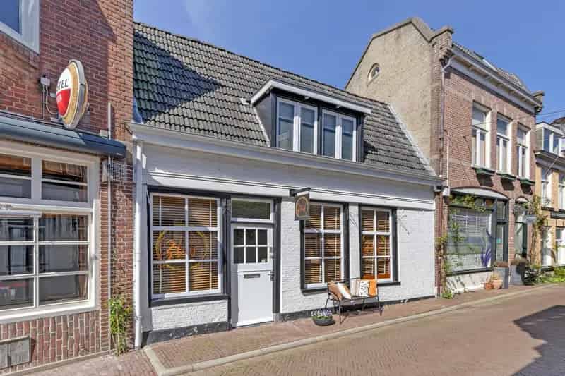 Winkel Sneek te Koop: Bedrijfsruimte met Floating, Kantoor en Vergaderrruimte