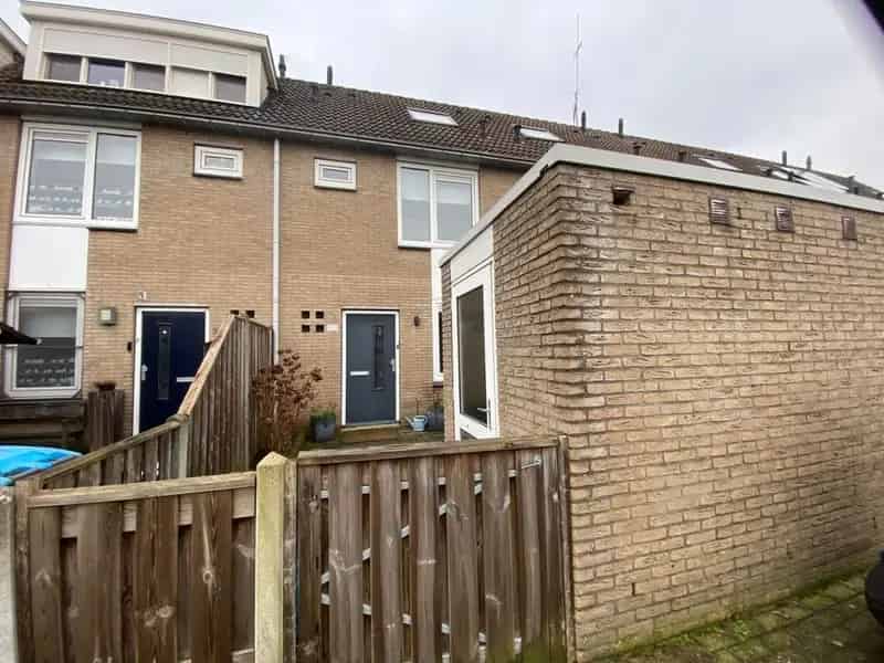 Ruime Eengezinswoning te Huur met Tuin en Overkapping