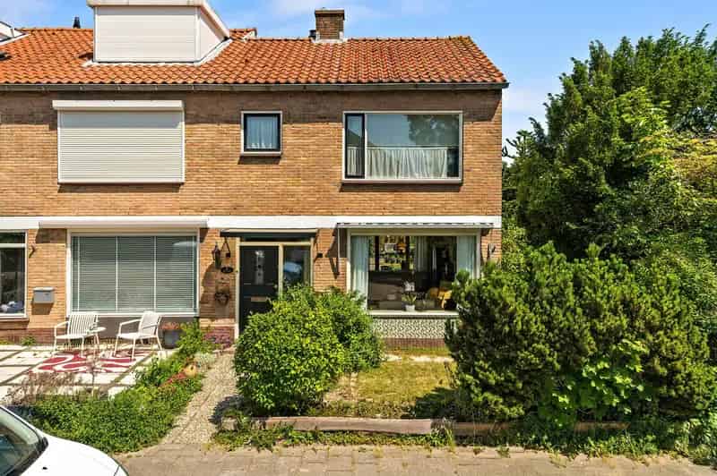 Hoekwoning Den Hoorn 5 kamers diepe tuin nabij Delft