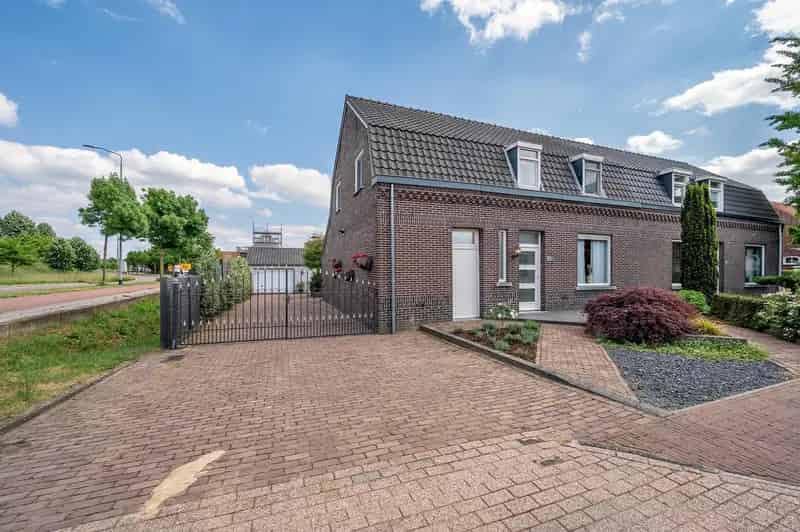 Jaren 30 woning Hout-Blerick 4 slaapkamers zwembad grote tuin