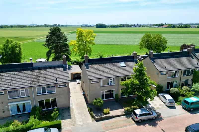2-onder-1-kapwoning Lage Zwaluwe 4 slaapkamers grote tuin