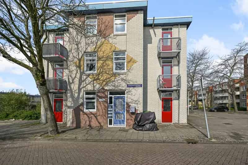 Licht tweekamerappartement begane grond Amsterdam
