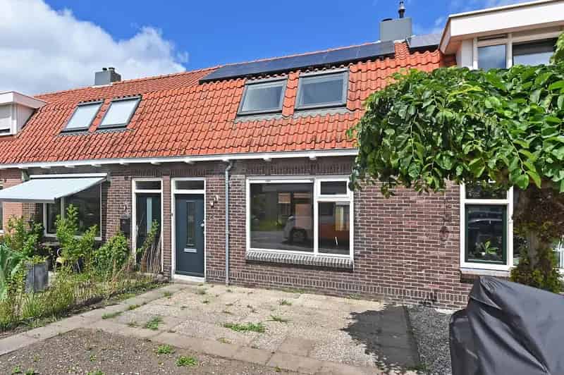 Eengezinswoning Berkel en Rodenrijs: 2 slaapkamers, 12 zonnepanelen