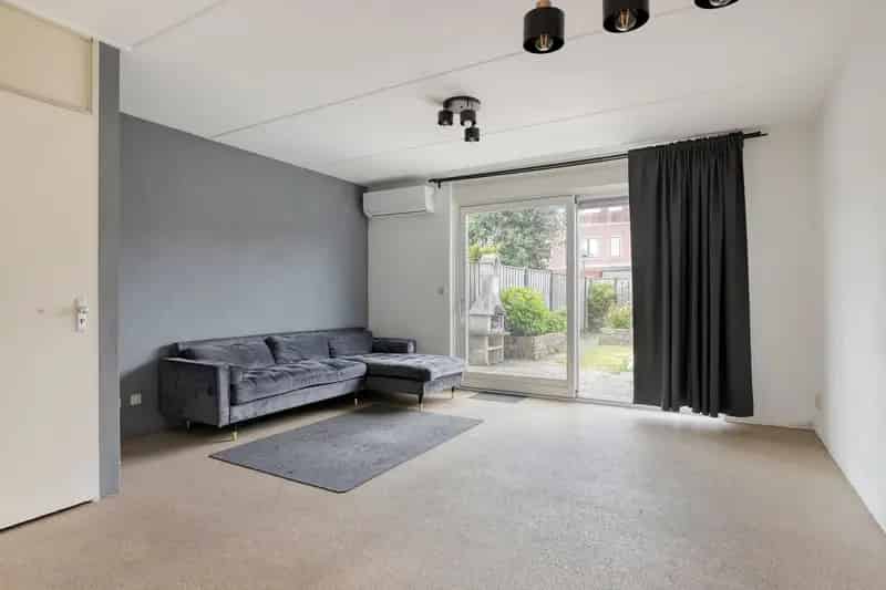 Tussenwoning Almere 3 slaapkamers A++ 10 zonnepanelen